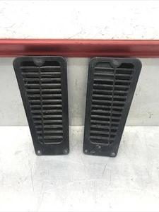 1988-1999 Chevy GMC CK1500 2500 Truck Door Jam Cabin Air Pressure Vent Pair - Bild 1 von 4