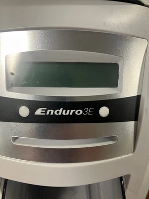 Impresora de tarjetas de identificación a color térmica de una cara Magicard Enduro 3E Foto 1 de 4