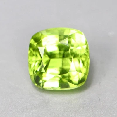 2.56 CTS NATURAL PERIDOT CUSHION SHAPE LOOSE GEMSTONE FROM BURMA - Image 1 of 3