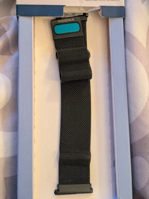 Insignia - Correa de malla de acero inoxidable para Apple Watch 42, 44, 45 y 49 mm - Caja abierta Foto 1 de 4