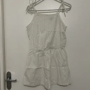 Weißer Leinen Playsuit Jumpsuit zum Binden Größe S H&M Strampler - Bild 1 von 6