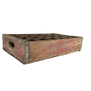 Caja Ranura 24 Botellas Pepsi Cola Bebida Madera Vintage 1961 Marion VA Impresión Roja Años 60 - Imagen 1 de 13