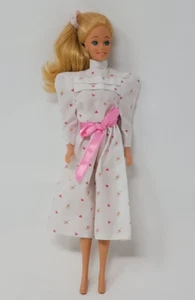 Vintage Barbie Mattel bambola 1966 giro e giro in vita e ginocchia piegare Filippine - Foto 1 di 7
