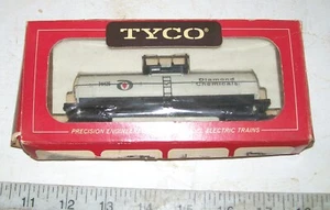VINTAGE TYCO DIAMOND CHEMICAL SINGLE DOME HO TANK CAR WITH RED BOX 324C:300 - Picture 1 of 7