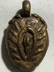 YONI CHARM PHRA LP RARE OLD THAI BUDDHA AMULET PENDANT MAGIC ANCIENT IDOL#11 - Picture 1 of 4