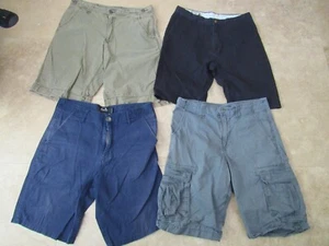 Paket, 4 Herrenshorts Gr. 32, Volcom, Guess, Oakley - Bild 1 von 2