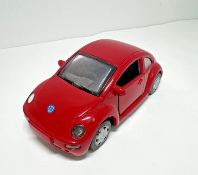 Новый Ray - 1998 VW Beetle - красный, масштаб 1:32 - Pull Back, двери открыты - Изображение 1 из 4