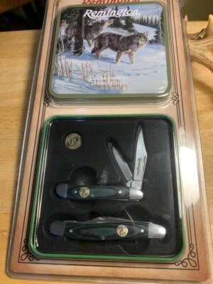 Remington Timber Wolves Tin Collector Gift Pocket Knife Set R15714 - Image 1 of 4