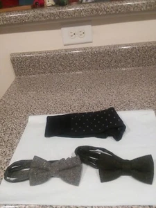 Herren 2-teiliges Set Fliege 1 schwarz anthrazit 1 grau + 1 Paar Herrensocken! - Bild 1 von 6