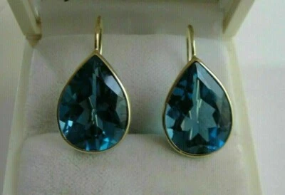 Pendientes colgantes enchapados en oro amarillo de 14 quilates con topacio azul Londres corte pera de 4 quilates Foto 1 de 4