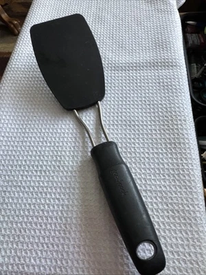 Good Cooks Solid Spatula Turner Flipper Black Nylon Short Thin Flexible Lght - Image 1 of 3
