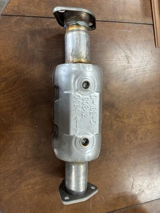 Catalytic Converter -CalCat Direct Fit Walker 80842 - Picture 1 of 3