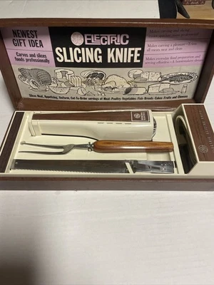 Cuchillo de cortar eléctrico GE de colección con tenedor de talla, bandeja, folleto y estuche de lujo. Foto 1 de 4