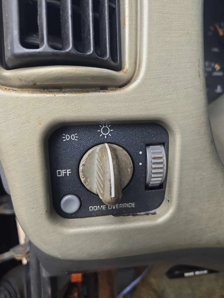 Interruptor de faros (dash Mtd) CHEVY EXPRESS 1500 96 97 98 99 00 01 02 Foto 1 de 1