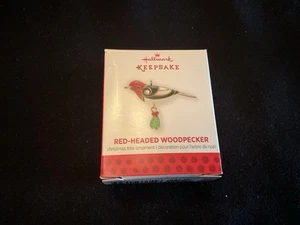 Hallmark Miniatur 2013 Schönheit der Vögel Rotkopfspecht Mini - Neu - Bild 1 von 6