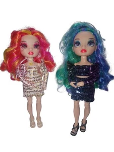Rainbow High LAUREL & HOLLY De'Vious Dolls Twins w/Original Outfits &Dress Shoes - Picture 1 of 6