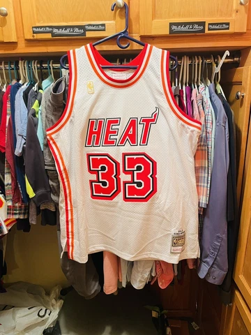 Mitchell & Ness Miami Heat Alonzo Mourning Swingman Jersey 2XL Cover