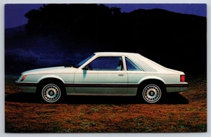 Ford Mustang 1980 rayas blancas - postal del concesionario - Imagen 1 de 2