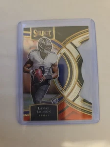 2023 Panini Select - Premier Level Lamar Jackson #190 Black & Red Prizm Die-Cut - Foto 1 di 1