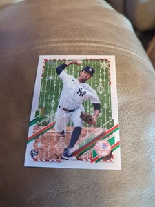 2021 Topps Holiday #HW77 Deivi Garcia RC New York Yankees - Picture 1 of 2