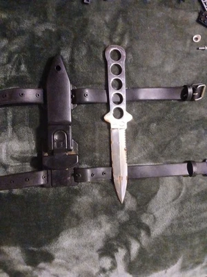 Cuchillo de buceo vintage United Cutlery UC 247 con funda Foto 1 de 4