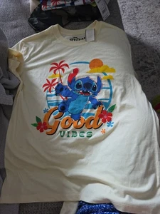 Disney Stitch Good Vibes Grafik T-Shirt mit kurzen Ärmeln, Damen - Bild 1 von 4