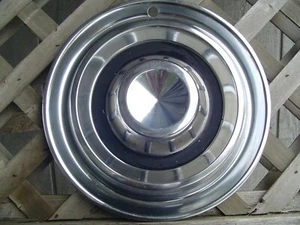ONE 1957 57 CHRYSLER NEW YORKER HUBCAP WHEEL COVER ANTIQUE VINTAGE CLASSIC MOPAR - Picture 1 of 5