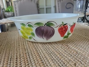Cazuela para hornear Fire King vintage de 1,5 cuartos de galón - patrón de frutas - Imagen 1 de 4