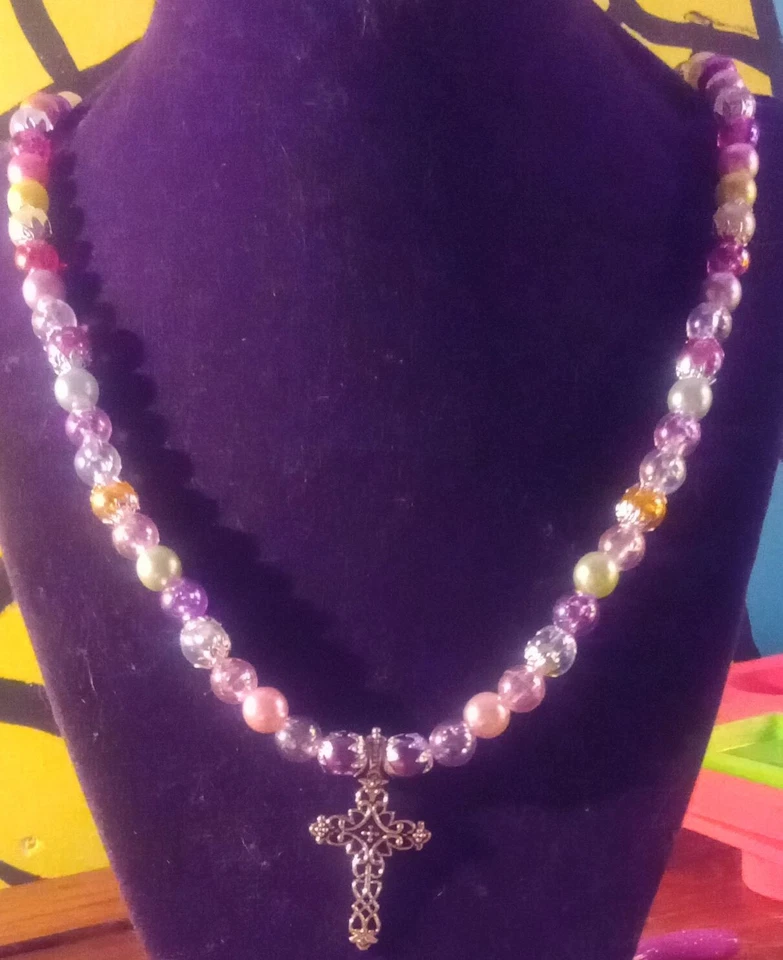 Collar Cruz Plata Cuentas Acrílico Multicolor Pastel Foto 1 de 1