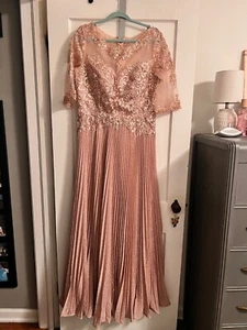 womans evening gown - Picture 1 of 3