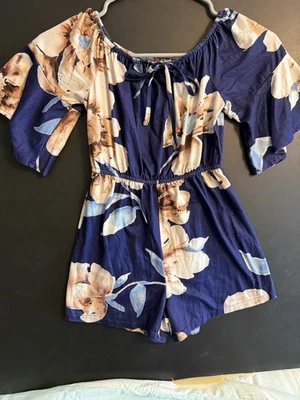 Girls size 6- Unknown Brand- Navy and white floral shorts romper - Image 1 of 4