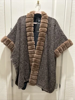 NUEVO CON ETIQUETAS Jones New York Capa Marrón Imitación Piel Cuello y Puños Envoltura Otoño Invierno Talla Única Foto 1 de 4