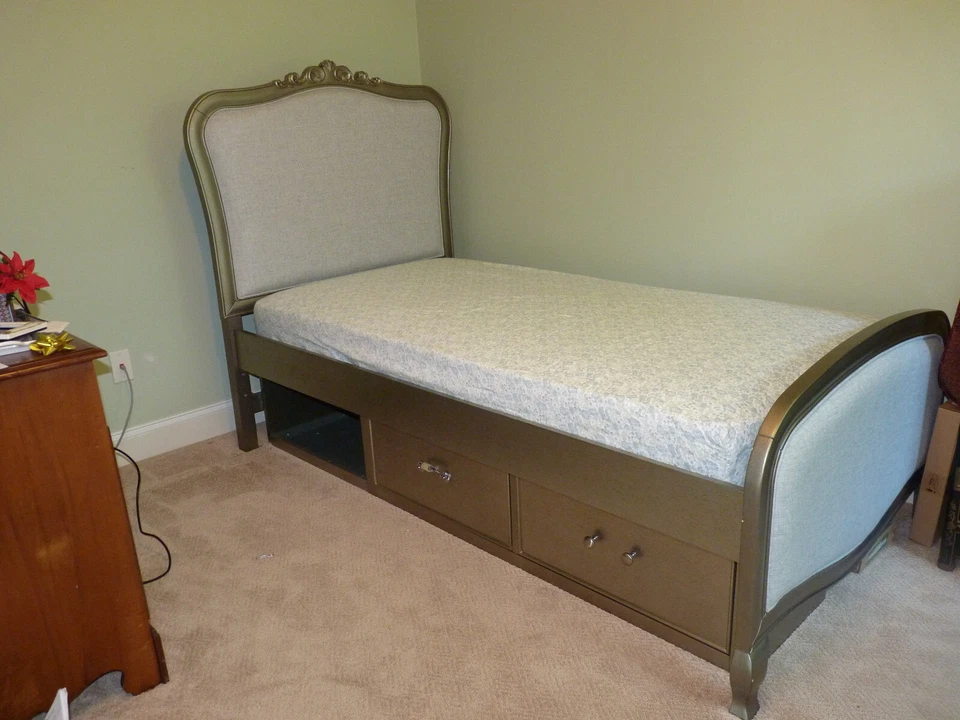 Cama doble Hillsdale con cajones y almacenamiento, plata, glamour, adolescente, niño, más... Foto 1 de 4