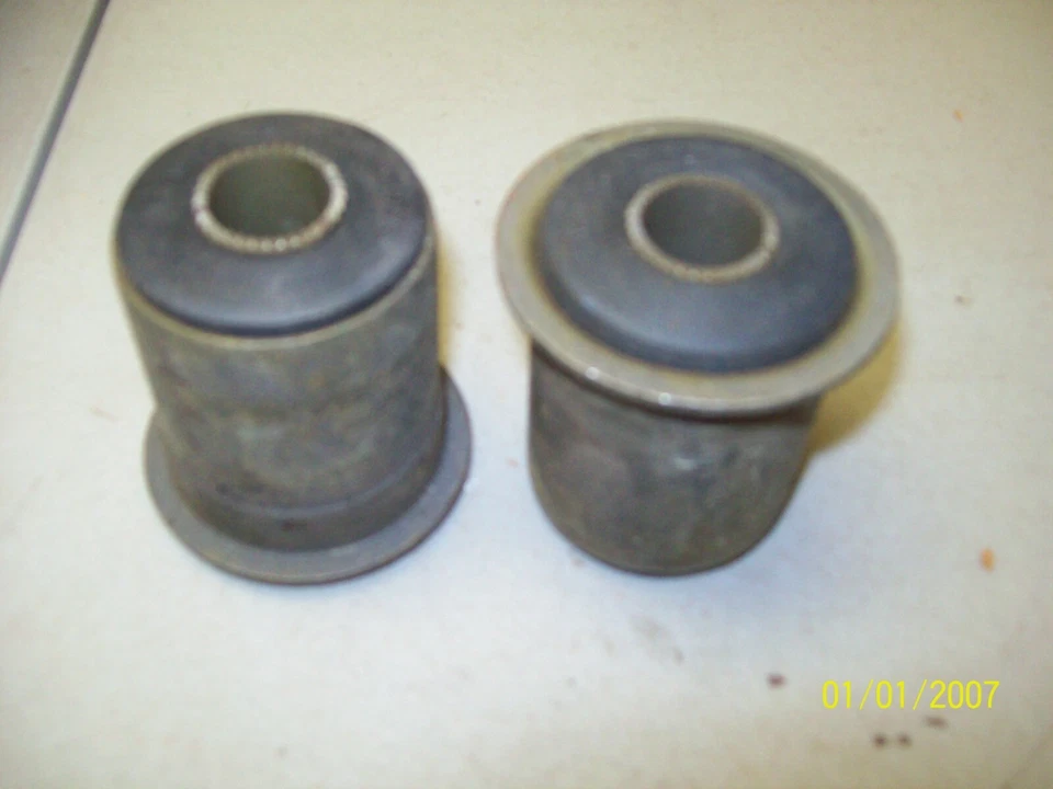 Bujes de brazo de control inferior Buick/Chevy/Olds/Pontiac Skyhawk/Vega 1971-1980  Foto 1 de 1