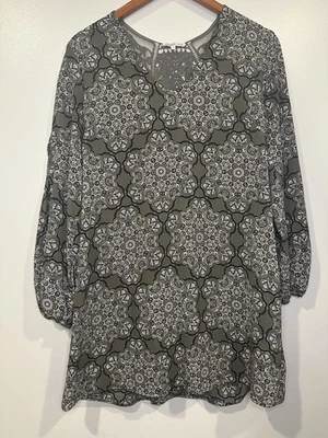 Vestido túnica boho Charlotte Russe para mujer talla pequeña verde cachemir ganchillo Foto 1 de 4