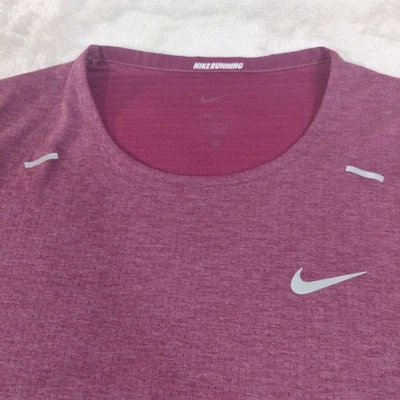 Camiseta deportiva reflectante Nike Running Dri-FIT para mujer XL granate manga corta Foto 1 de 4