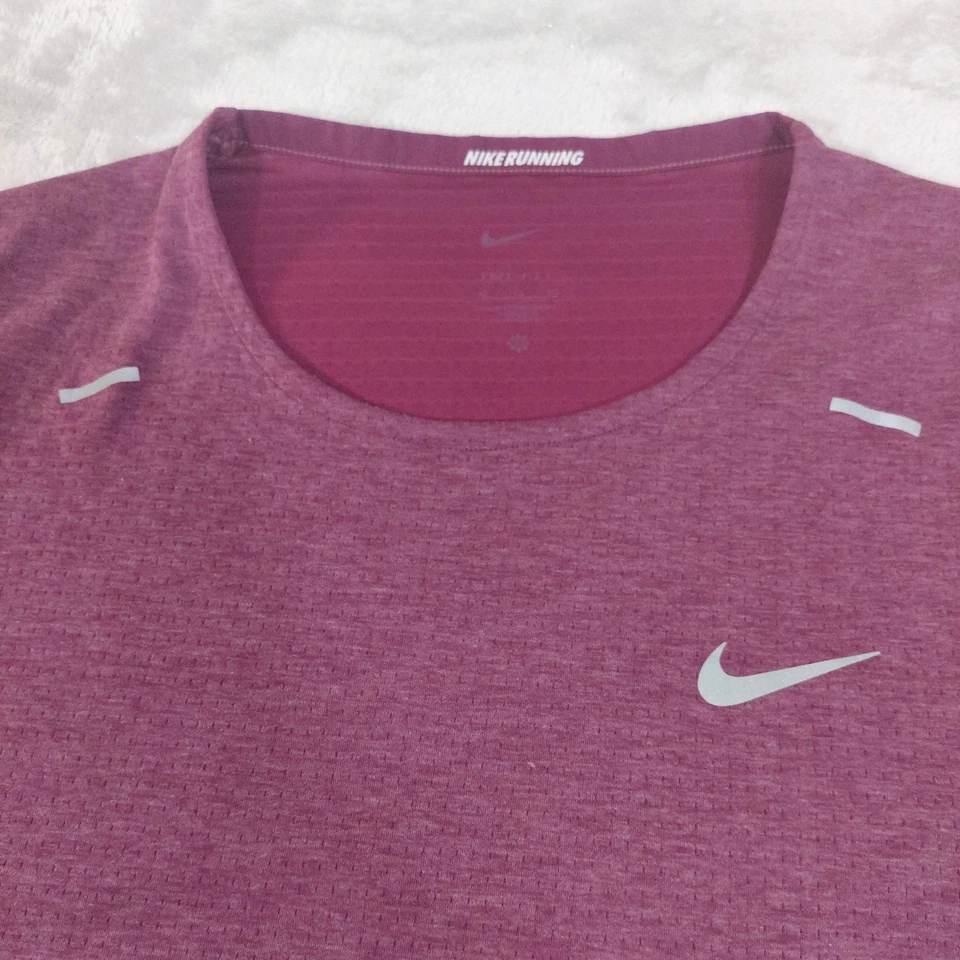 Camiseta deportiva reflectante Nike Running Dri-FIT para mujer XL granate manga corta Foto 1 de 4