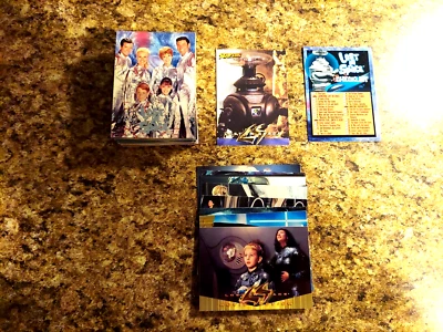 LOST IN SPACE 72 CARD SET + PROMO CARD + 9 CARD MOVIE PREVIEW SET INKWORKS 1997 - Image 1 of 4
