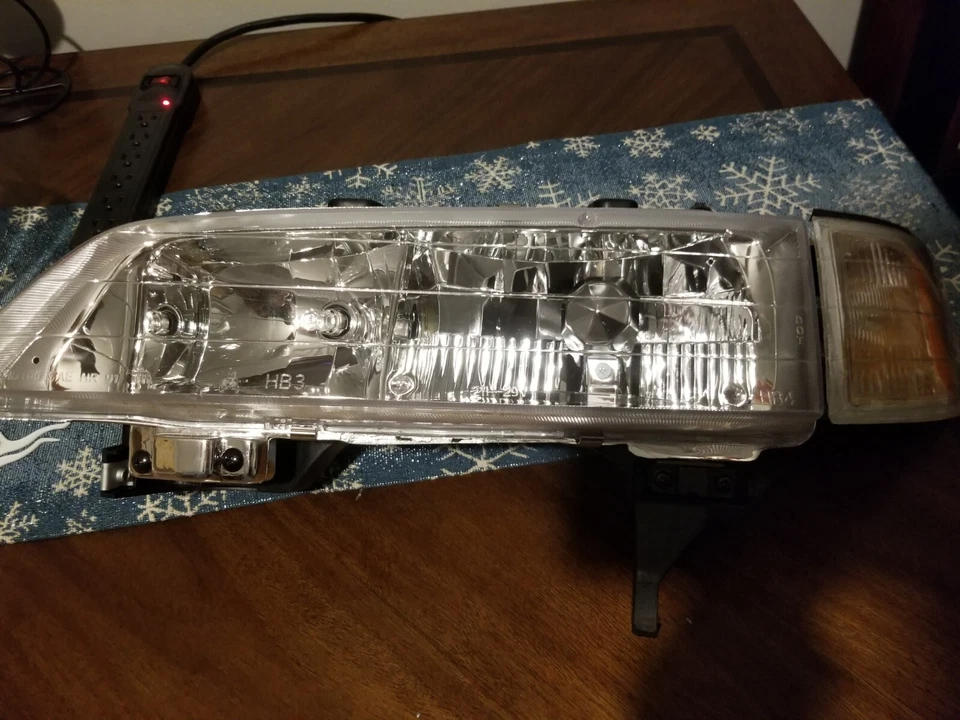 Conjunto de faros de pasajero y conductor Honda Accord 1994-1997 todas las bombillas incluyen Foto 1 de 4
