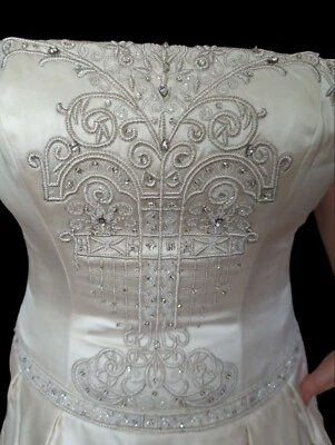 Wedding Dress With Embroidery Beading Bodice Straps Size 6 Ivory A-Line By 2be - Image 1 of 4