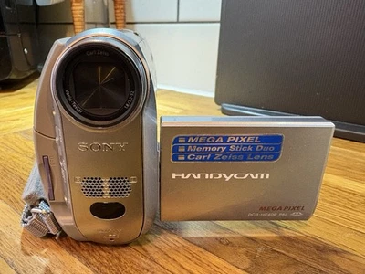 SONY DCR-HC40E Camcorder Handycam - Image 1 of 4