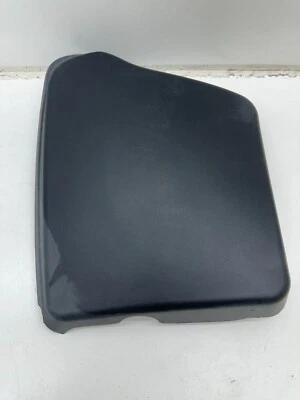 2009 - 2017 AUDI Q5 SQ5 REAR RIGH TAILLIGHT LAMP BULB COVER TRIM 8R0945426A OEM - Image 1 of 3