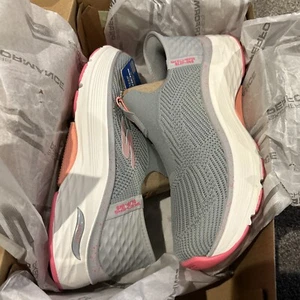 Skechers Women's Max Cushioning Arch Fit Fluidity Slip ins. Grey. Size 8.5 - Picture 1 of 5