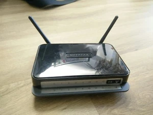 NETGEAR N300 Wireless ADSL2+ 300 Mbps 4-Port Funk Modem Router (DGN2200Bv3) - Bild 1 von 3