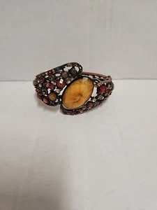 Vintage Clasp Costume Bracelet - Picture 1 of 8