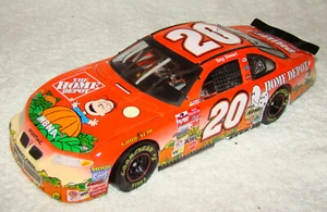 TONY STEWART #20 Peanuts GREAT PUMPKIN 2002 Pontiac Grand Prix 1:24 261/1500 - Picture 1 of 12