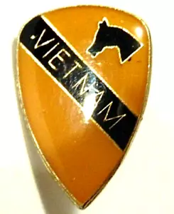 VIETNAM Air Cavalry U.S. Armed Forces  enameled metal  pin - Picture 1 of 2
