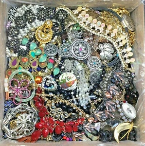 Jewelry Lot ALL Good Wear Resell Brooch Art Estate Vintage Modern 5 Pcs NO Junk - Picture 1 of 12