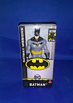 Figura de acción DC BATMAN 6" traje gris Batman 80 años Mattel edades 3 en adelante Foto 1 de 4