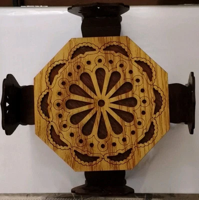 Mesa decorativa con sillas😊Tamaño pequeño😉Hecha a mano✔Madera👍Jordan👌 Foto 1 de 4